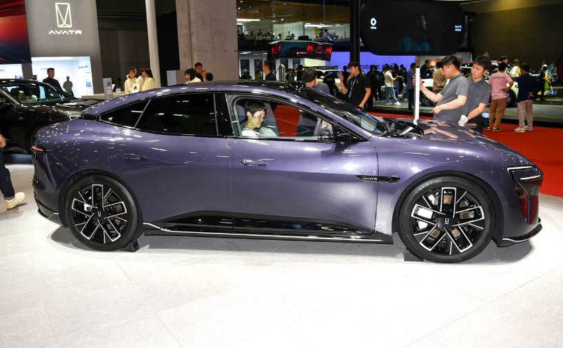 阿维塔06对比极氪007GT，谁更懂年轻人？