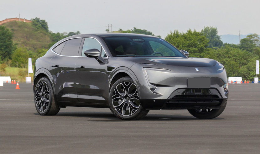 国产高端VS豪华新贵，阿维塔11对比奥迪Q5 e-tron，同价位下选谁