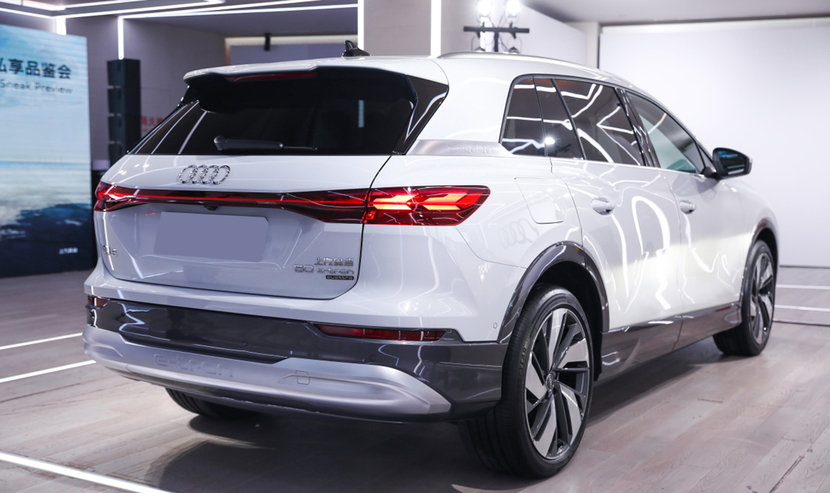 国产高端VS豪华新贵，阿维塔11对比奥迪Q5 e-tron，同价位下选谁