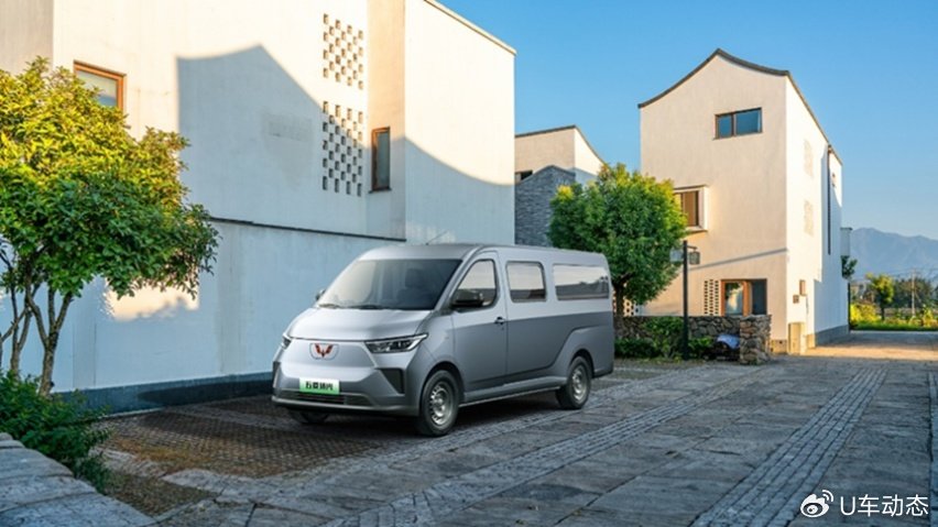 满足载人载货创业需求 售价7.38万起 五菱扬光客车版上市-新浪汽车