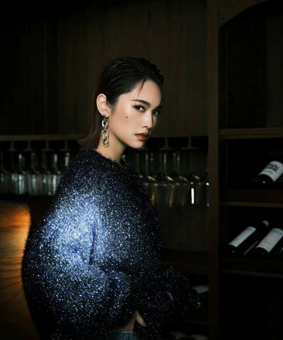 杨丞琳这个造型好好看啊期待杨丞琳演绎的孤勇者