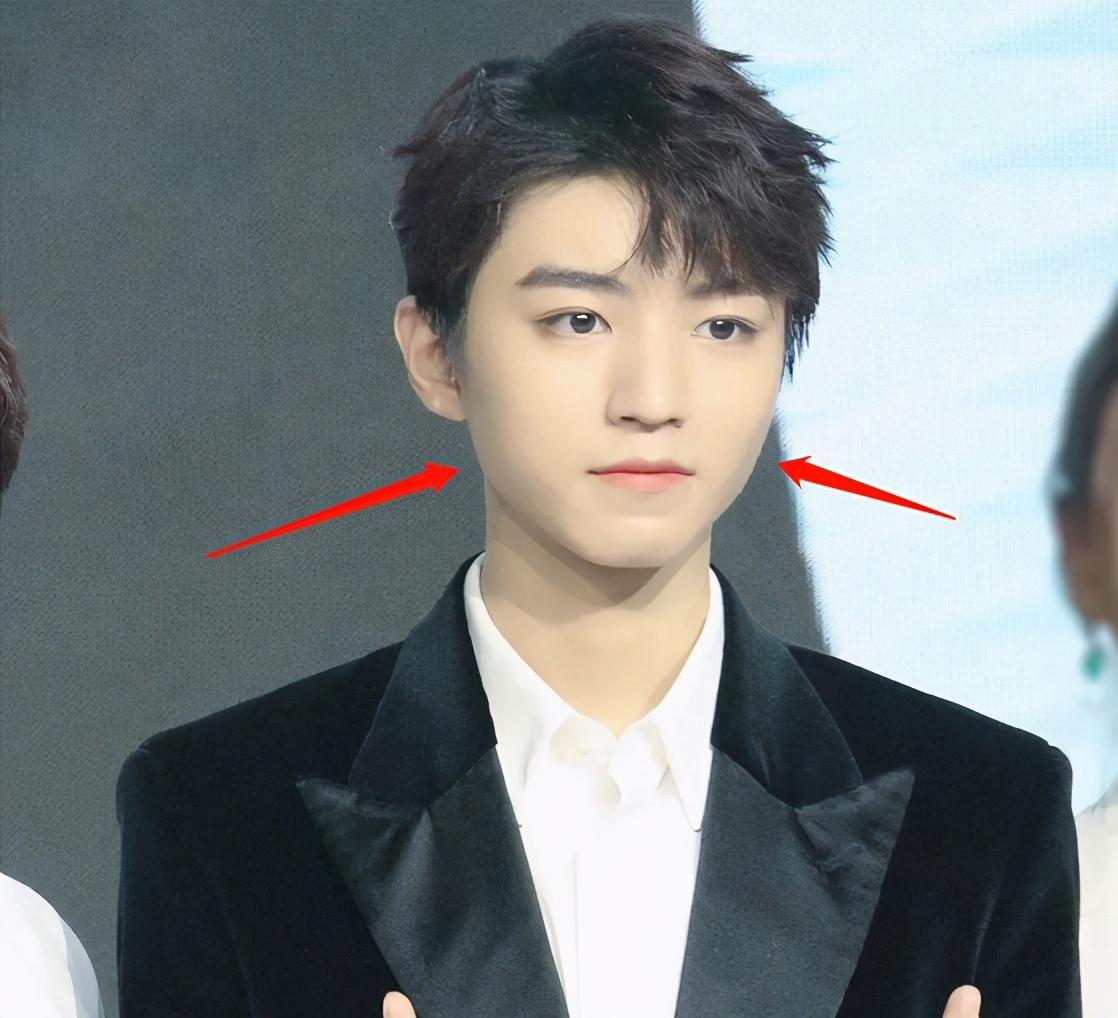 看见生图抬眸一瞬间,只能感叹真实颜值沦陷了|王俊凯|下巴|小凯_新浪