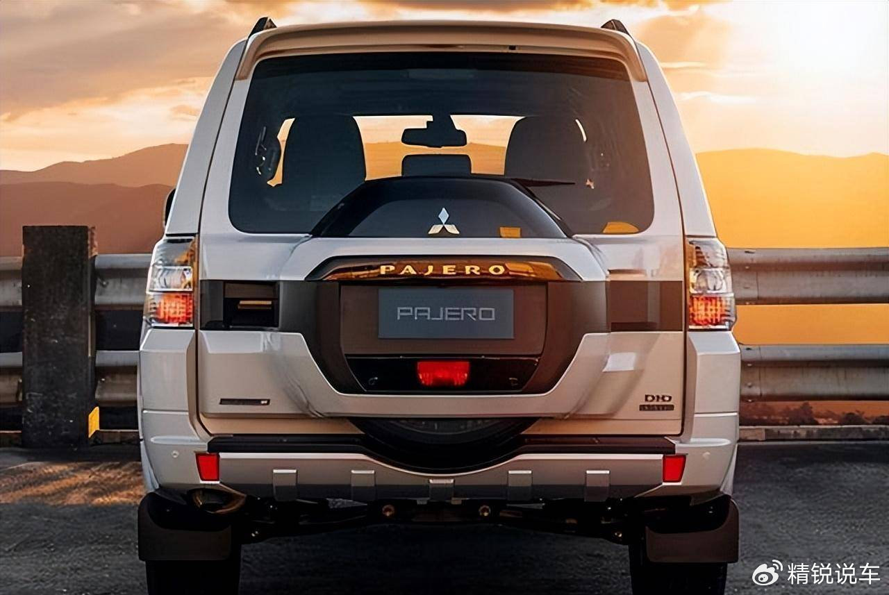 作为一款定位为越野车的车型,全新帕杰罗在外观设计上展现出了强大的