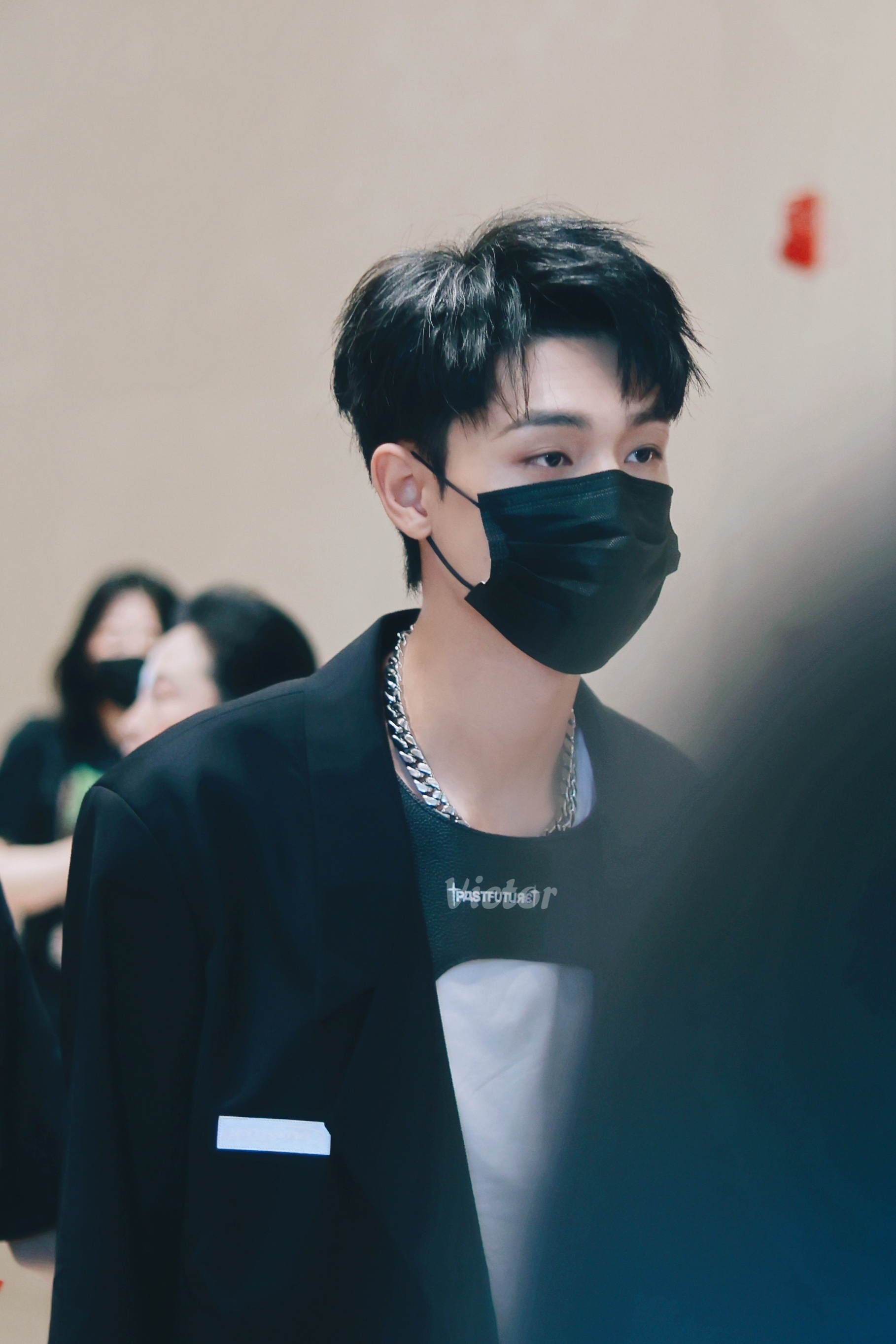 秦霄贤最后的赢家今日上班饭拍allblack造型好帅气