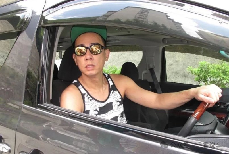 11年不换车陈小春的车牌究竟隐藏了什么秘密网友全懂了