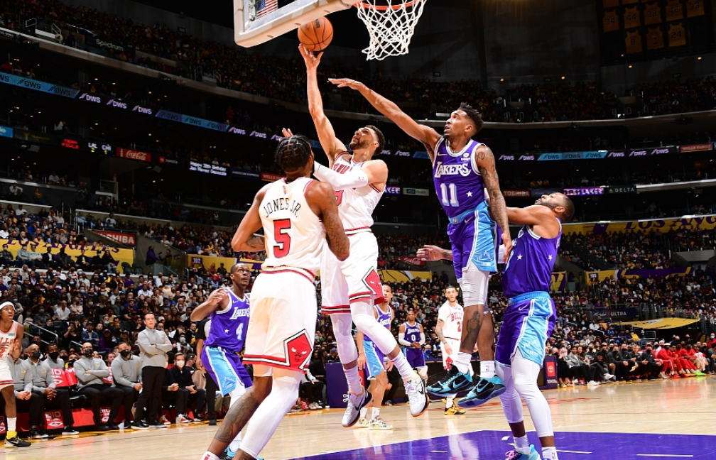 湖人完败公牛，戴维斯被驱逐，不怪威少和浓眉，沃格尔难辞其咎休闲区蓝鸢梦想 - Www.slyday.coM