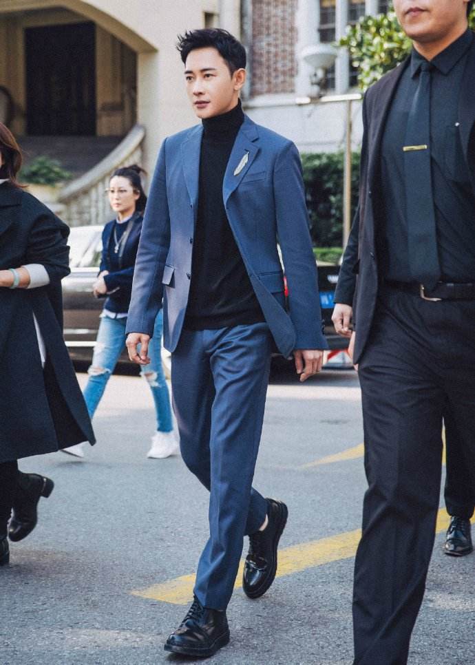 公认身材好的8位一线男星,肩宽腿长穿西装好看,搭档女星无压力休闲区蓝鸢梦想 - Www.slyday.coM 公认身材好的8位一线男星,肩宽腿长穿西装好看,搭档女星无压力休闲区蓝鸢梦想 - Www.slyday.coM