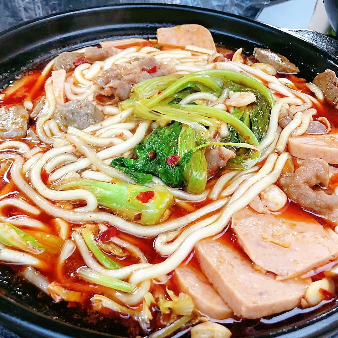 一口土豆粉,一口烤肉,惬意的很啊~ 虽然说是春日到了