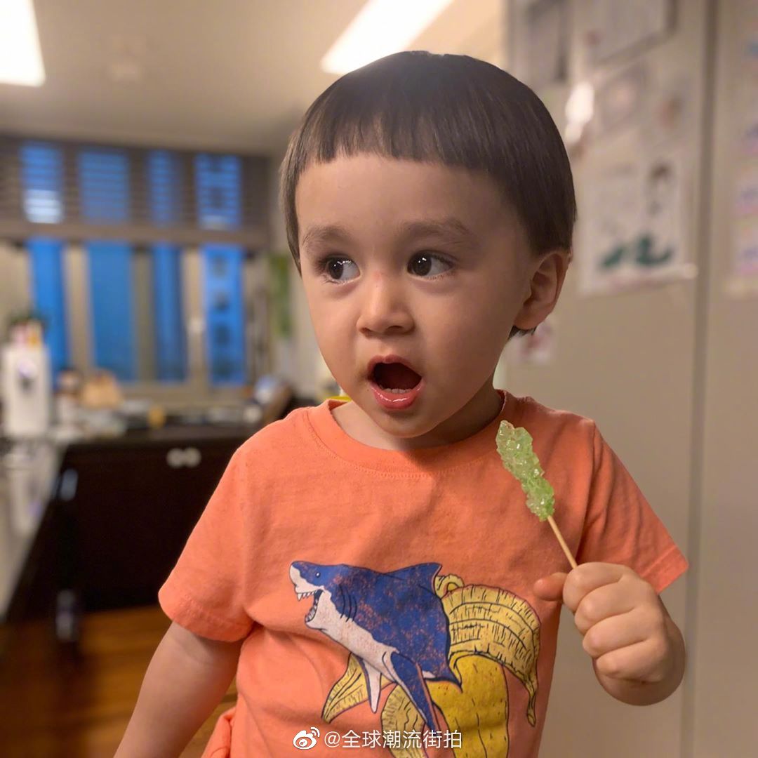 大头儿子本特利阿嘎长大了头发都变多了