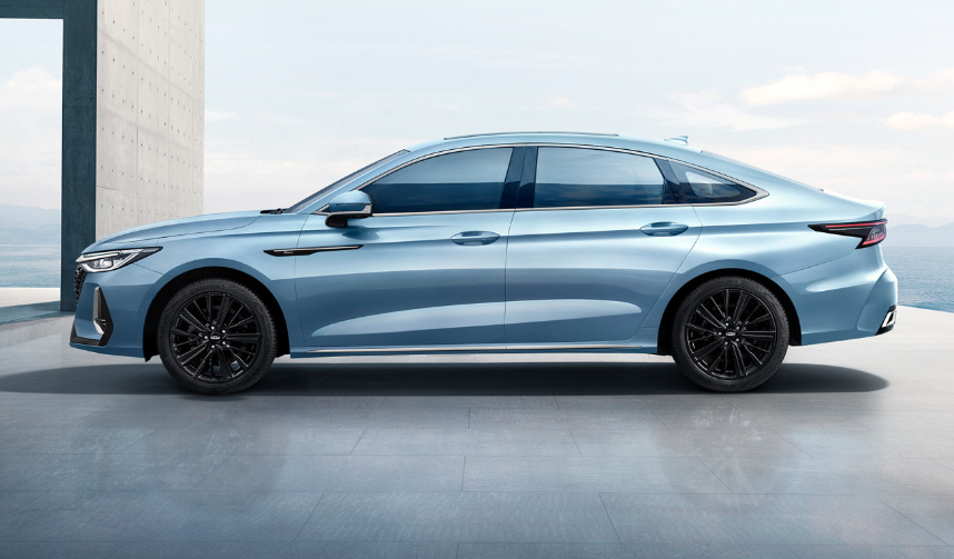 奇瑞艾瑞泽8对比长安UNI-V谁实用性更高？