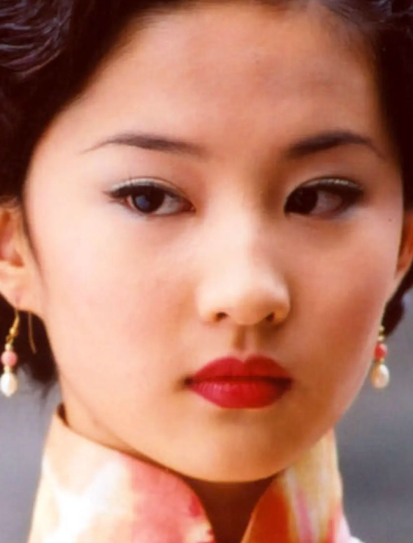 原来双眼皮贴才是大杀器?娱乐圈单眼皮双眼皮女星都在用双眼皮贴