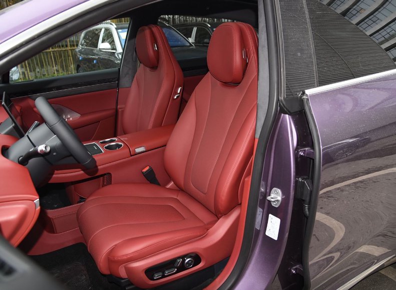 30万级华系SUV之争！阿维塔11对比智界R7谁更值？