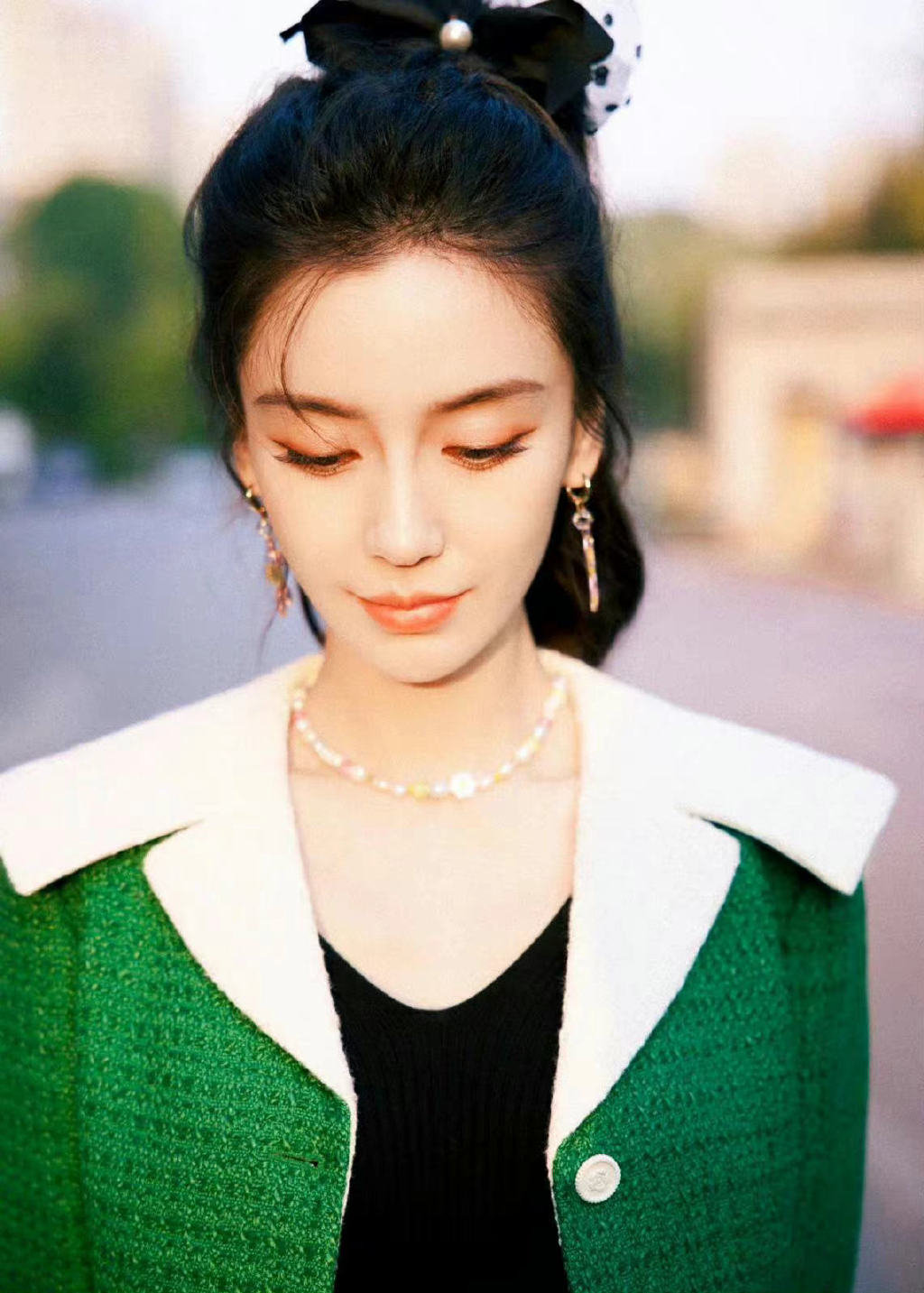 杨颖心动的信号小香风造型,高马尾好好看,戳中我心巴了!__财经头条