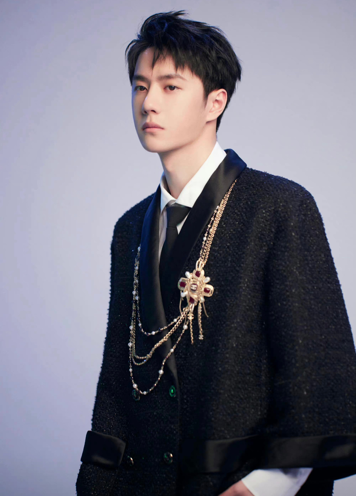 王一博来为杭州亚运会歌曲征集宣传啦～简简单单的白t也很帅__财经