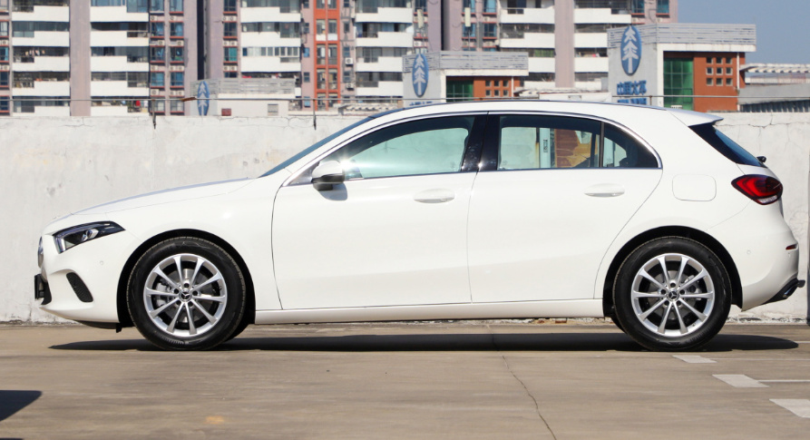 部分标配变选装，卖不动的进口奔驰A级持续“摆烂”？休闲区蓝鸢梦想 - Www.slyday.coM