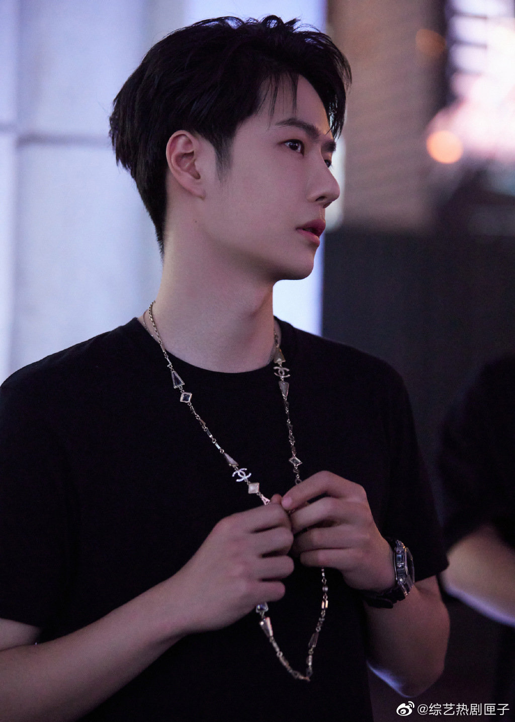 王一博街舞5凝视瞬间,每个眼神都真挚啊,好迷人!__财经头条