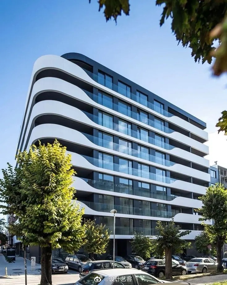 建筑的韵律,水平线条的交织