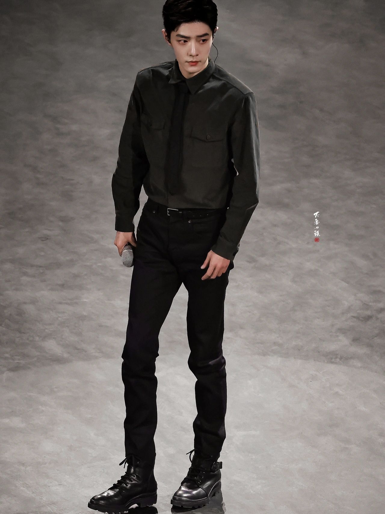 肖战!穿衣显瘦,脱衣有肉,肌肉有型!_高清图集_新浪网