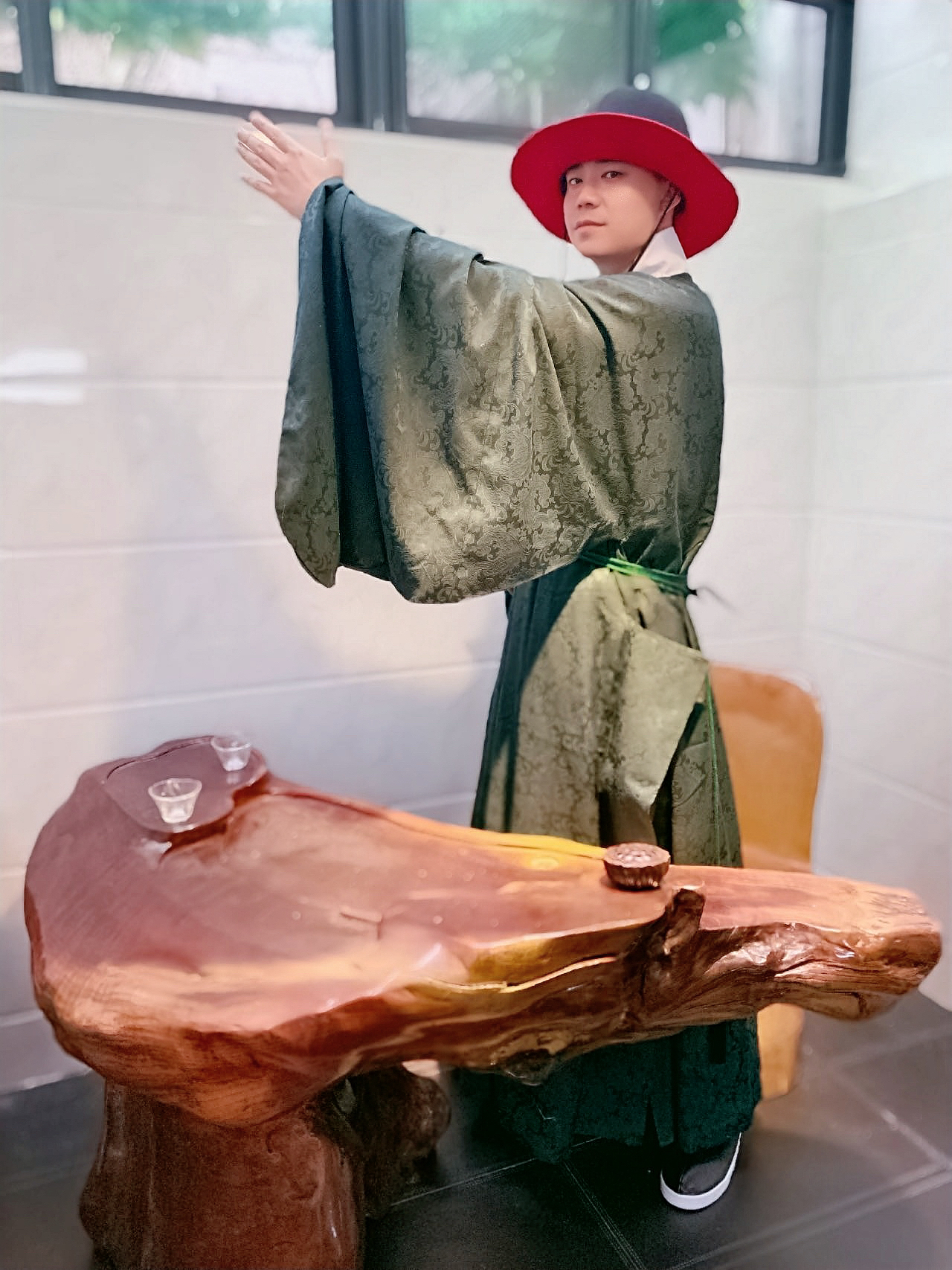 明代圆领袍:圆领袍历史要比道袍更为悠久,可以上溯到商代