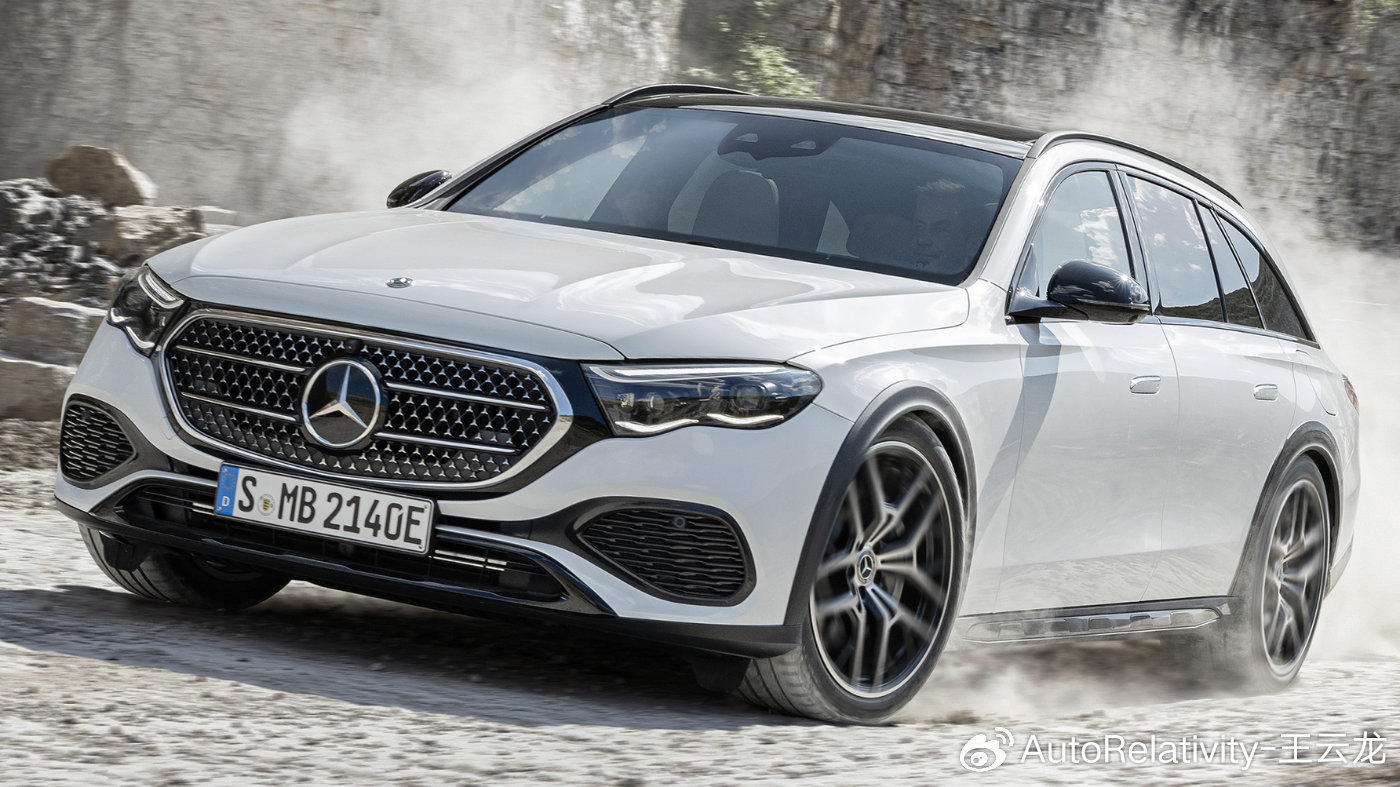 外观上,新车维持了奔驰e级(配置|询价)的设计语言,并在车头处使用了双