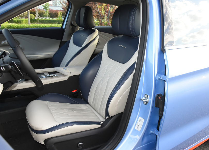 奇瑞艾瑞泽8对比长安UNI-V谁实用性更高？