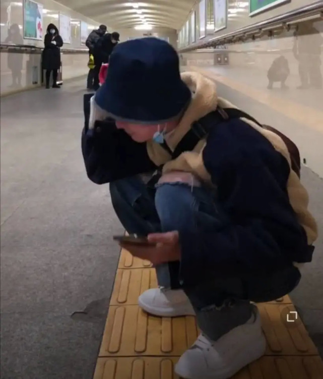 从地下通道到《创造营2021》,井胧终于站起来了