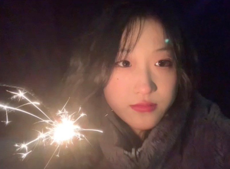 女孩休学一年陪母亲最后时光，第一个没有妈妈的年：想去海边看日出，放烟花休闲区蓝鸢梦想 - Www.slyday.coM