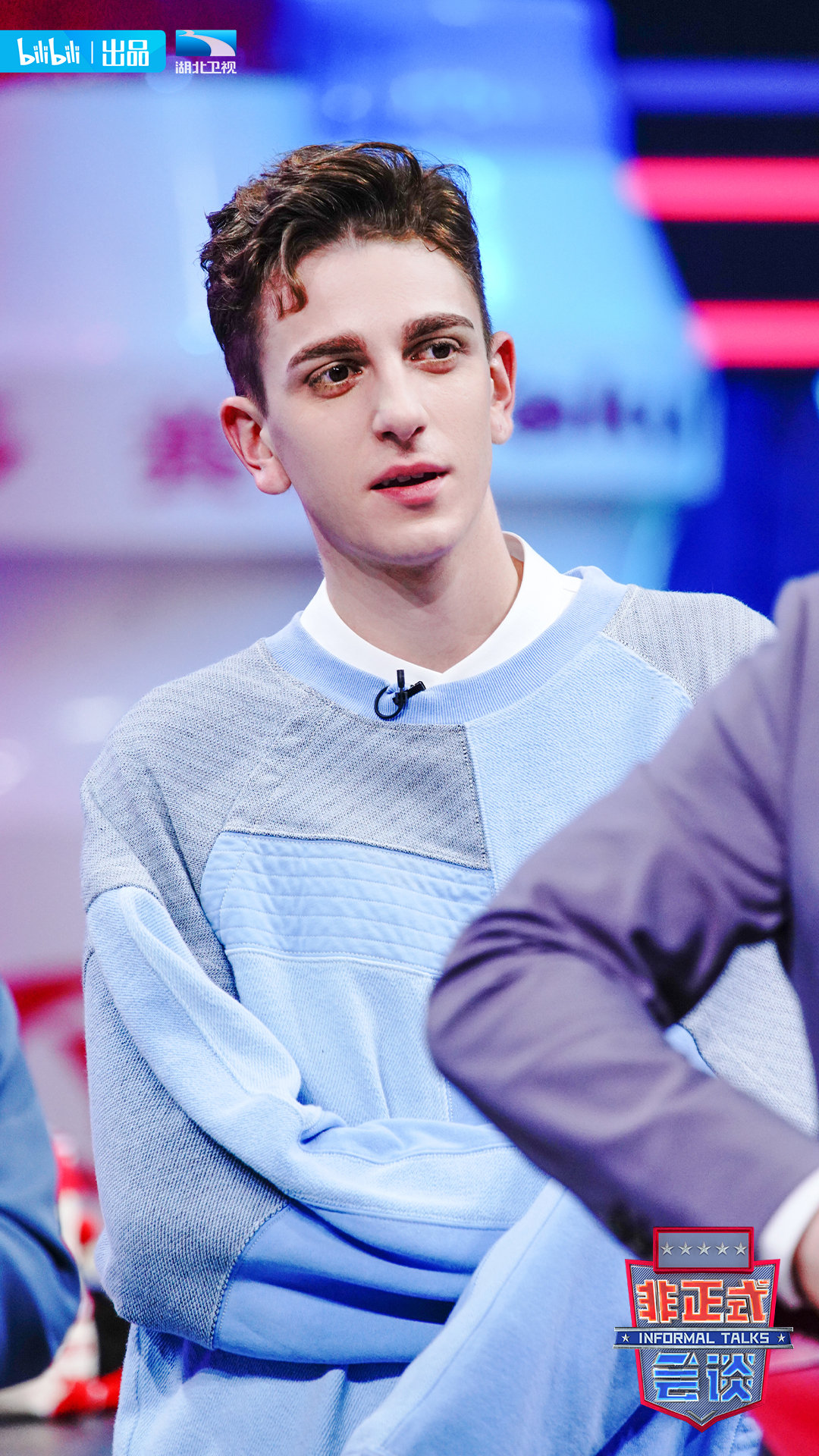 00:46今日代表是我们暖心的阿乐医生非正式会谈胆小的萨沙@小萨超人