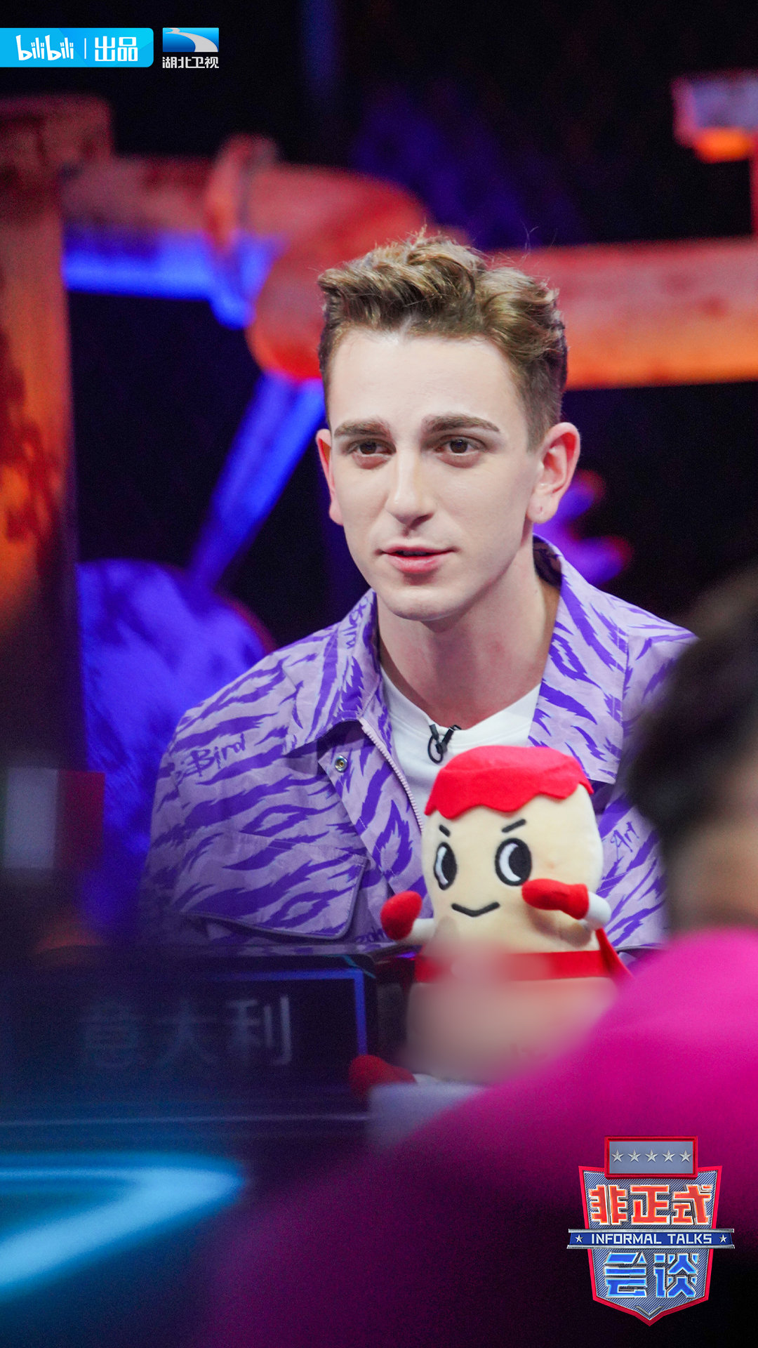 00:46今日代表是我们暖心的阿乐医生非正式会谈胆小的萨沙@小萨超人