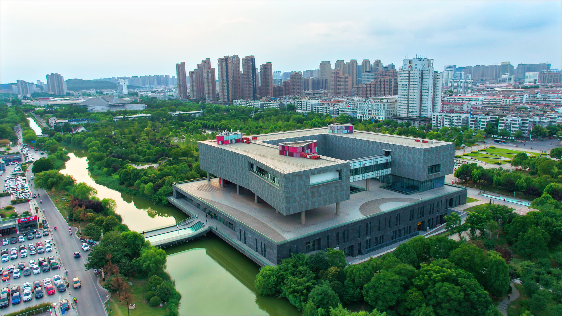 充满现代感与艺术韵味的徐州艺术馆