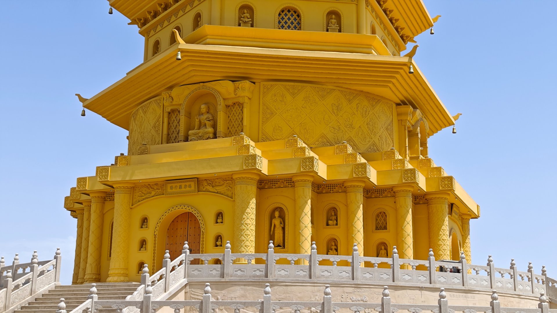 库车 鸠摩罗什塔 老人家是龟兹第一名人