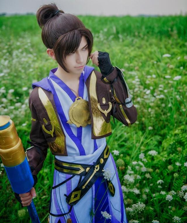 帅气coser神还原《王者荣耀》至尊宝