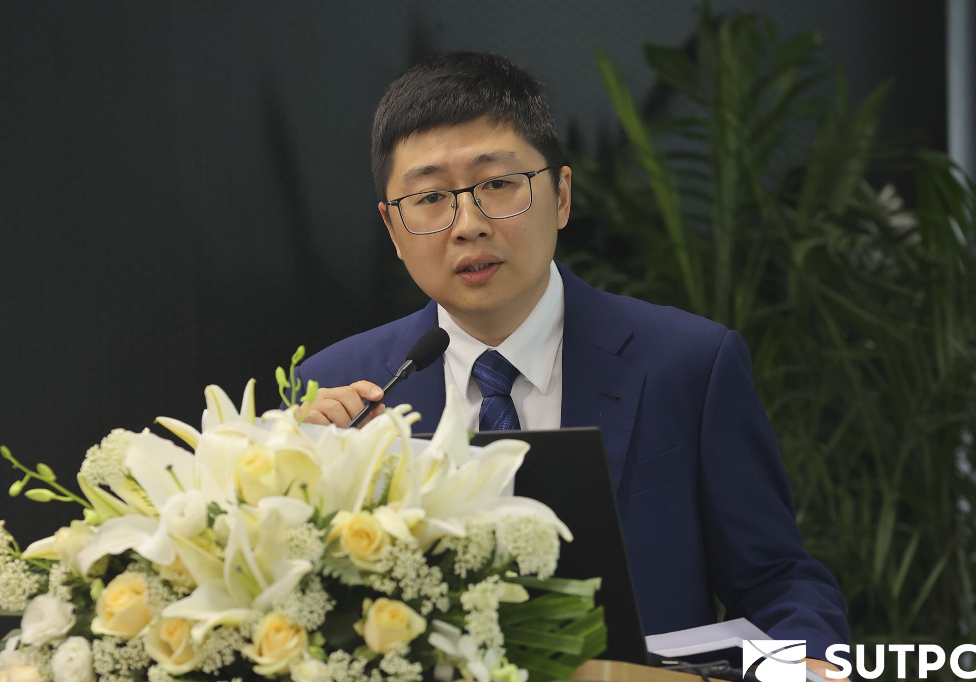 张晓春董事长作报告