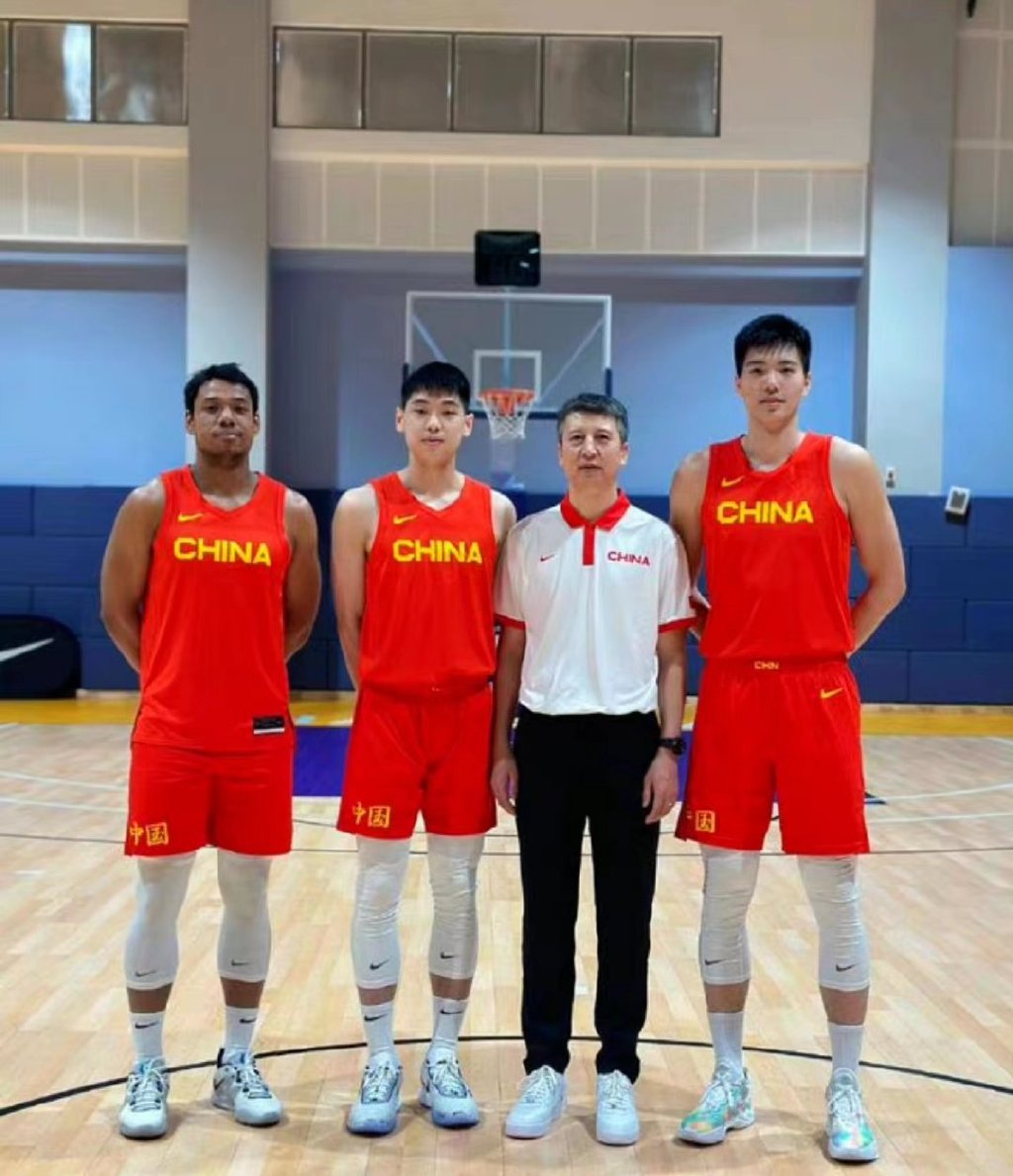 中国男篮首发5虎浮出水面:周琦 周鹏 张镇麟 赵继伟 崔永熙!