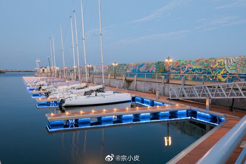 万怡酒店可以拍出大片,还可以去西港花园和碧螺塔海上酒吧公园撸片