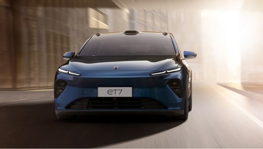 智己L7对比蔚来ET7 谁是新能源头号选手？