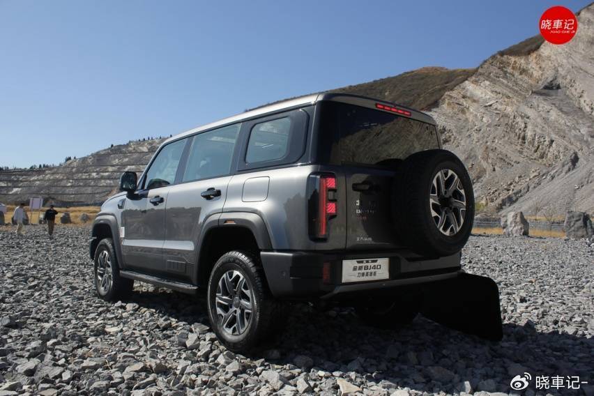 硬核越野玩儿家的"大玩具" 实拍图解bj40刀锋英雄版-新浪汽车