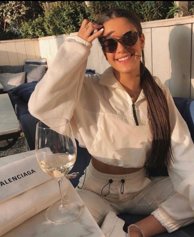 热刺大将与瓜帅女儿“吻到忘记世界”，二人恋爱如今又添实锤！被超模怒甩半年后，热刺球星再觅真爱？休闲区蓝鸢梦想 - Www.slyday.coM