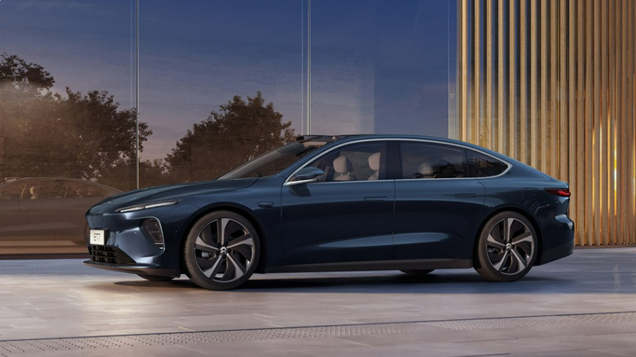 智己L7对比蔚来ET7 谁是新能源头号选手？