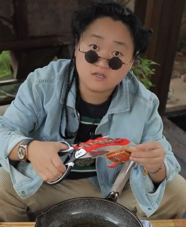 千万女网红“背锅侠”承认出柜!遭女方父母反对,转账99万遭质疑