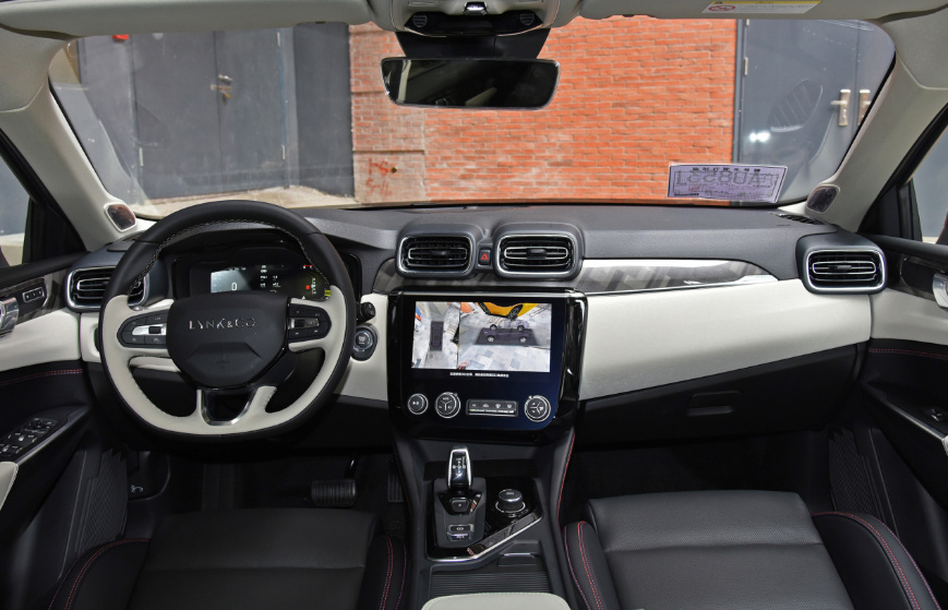 居家暖男VS潮酷小子，比亚迪宋PLUS DM-i对比领克02