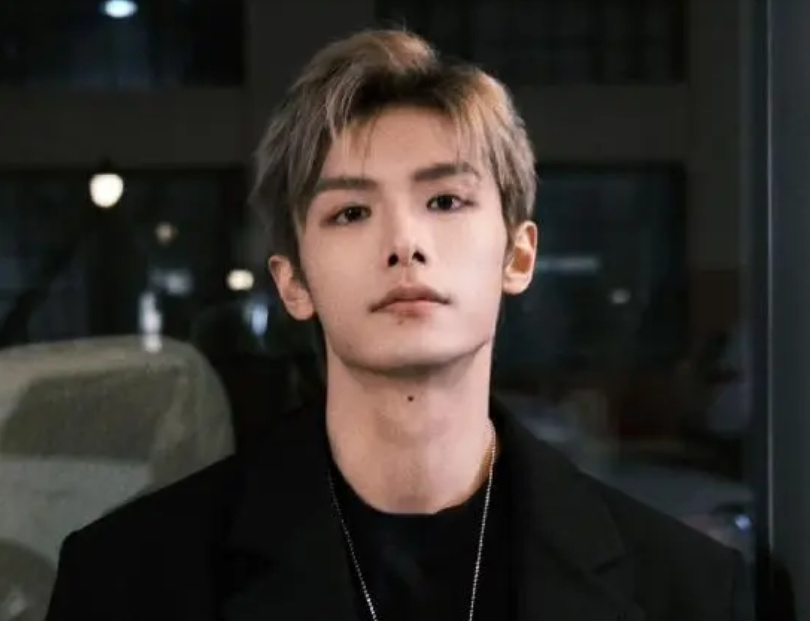 刚火就塌房！揭秘赵弈钦诬陷前女友和睡男大佬真实内幕|招惹|于正|赵弈钦_新浪新闻