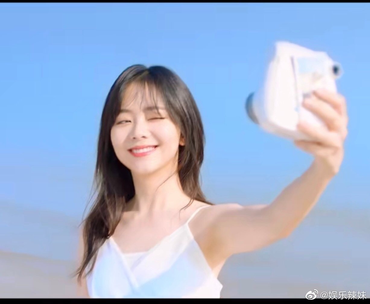 新一波奶凶脸表情包get！头发梳成大人模样，奶凶奶凶吓死了