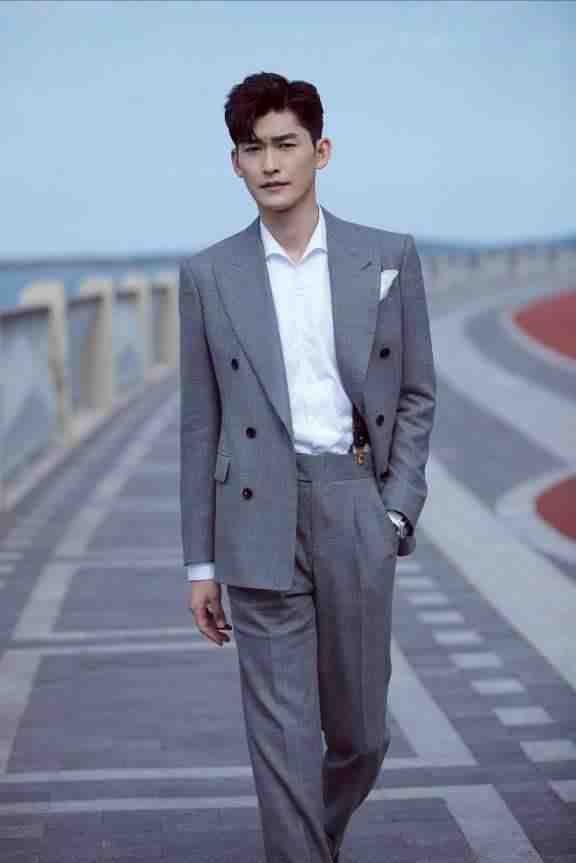 公认身材好的8位一线男星,肩宽腿长穿西装好看,搭档女星无压力休闲区蓝鸢梦想 - Www.slyday.coM 公认身材好的8位一线男星,肩宽腿长穿西装好看,搭档女星无压力休闲区蓝鸢梦想 - Www.slyday.coM