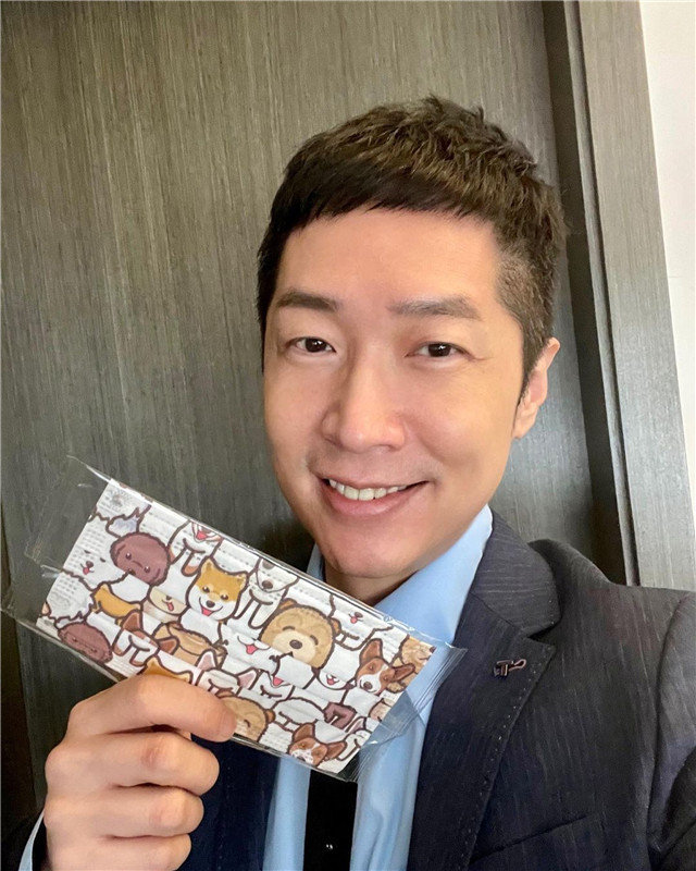 演员马浚伟改行当香港公务员,开心发文报喜讯,掌控一亿资金审批|马浚伟|公务员|入职_新浪新闻