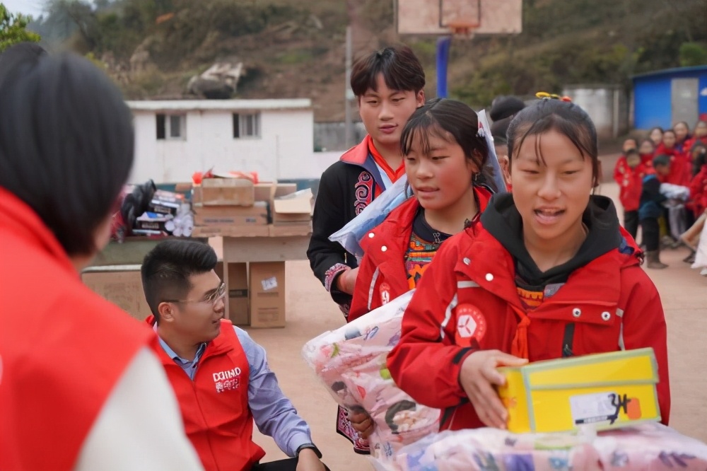 鑫愿计划为美好助愿鑫迪木门第四届大凉山公益行温情收官