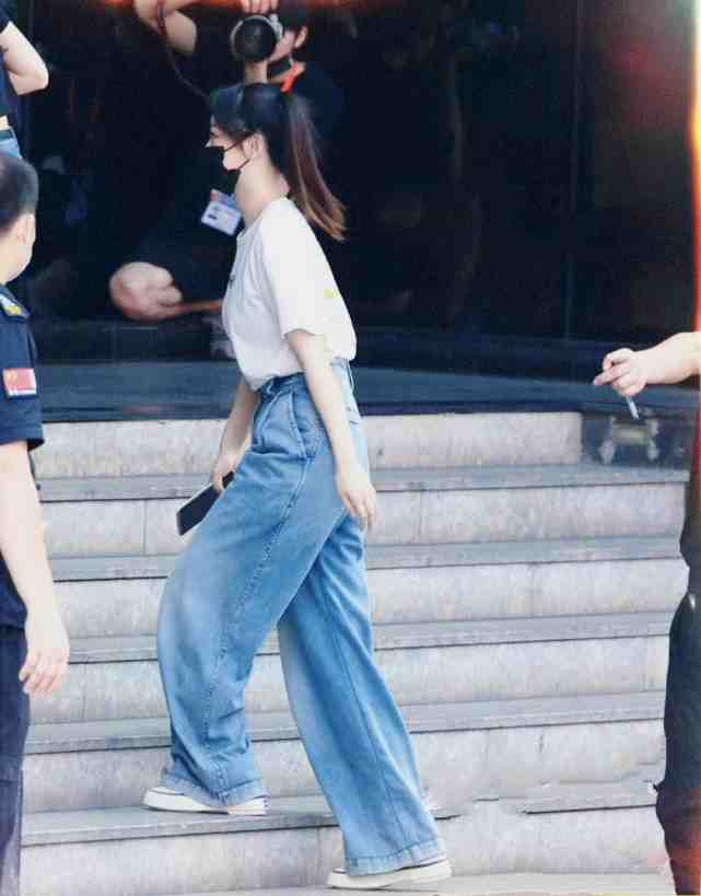 杨紫的反差萌让人大开眼界，甜糯软萌又减龄，别再说她是女汉子了休闲区蓝鸢梦想 - Www.slyday.coM