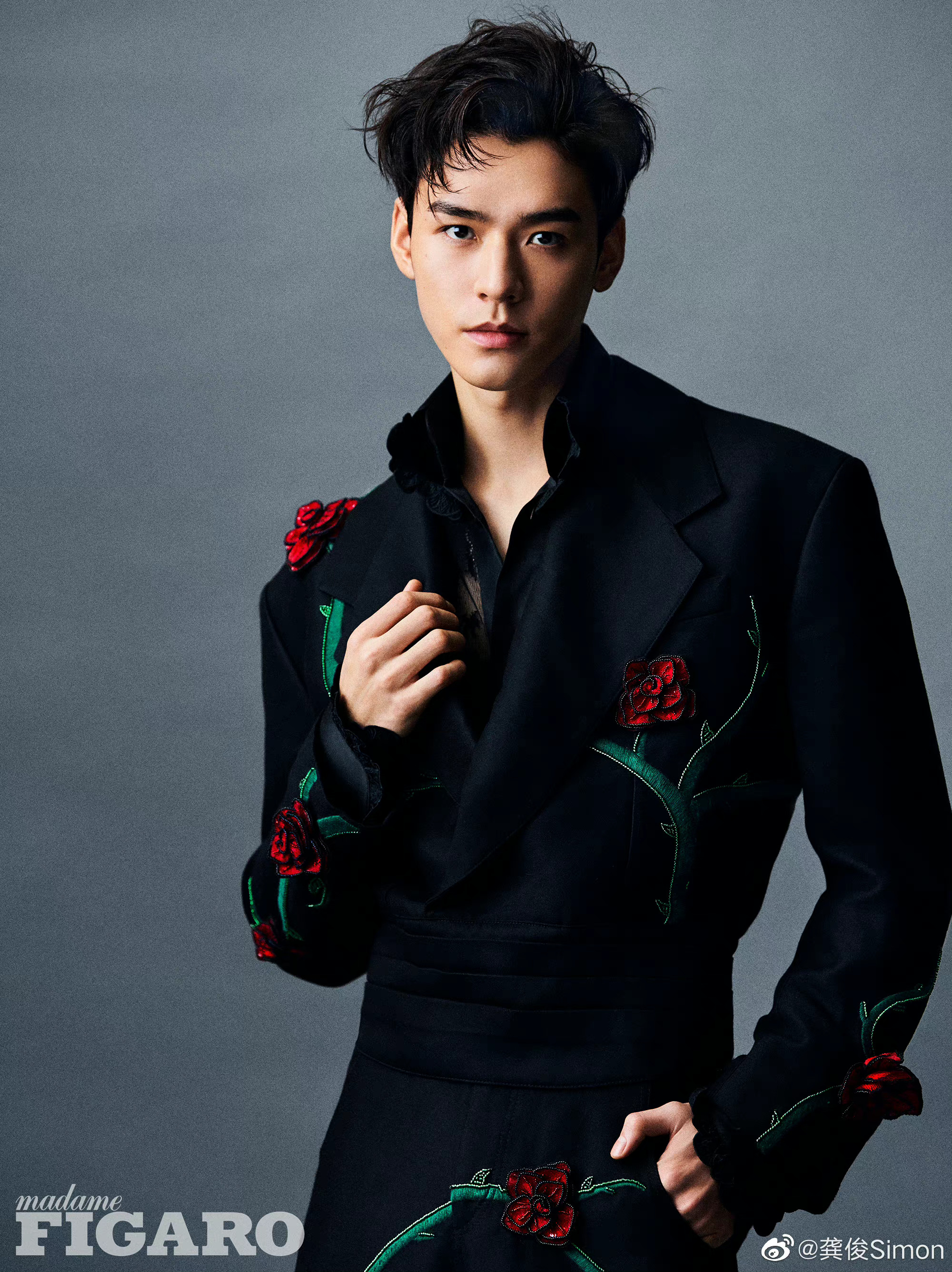 龚俊最新封面大片 白纱遮面造型好绝 p5好像从油画里走出来的