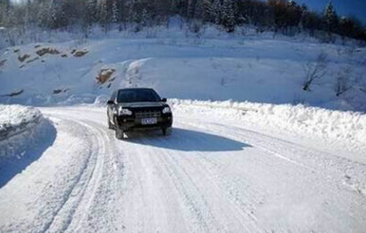 雨雪天气行车注意事项解析