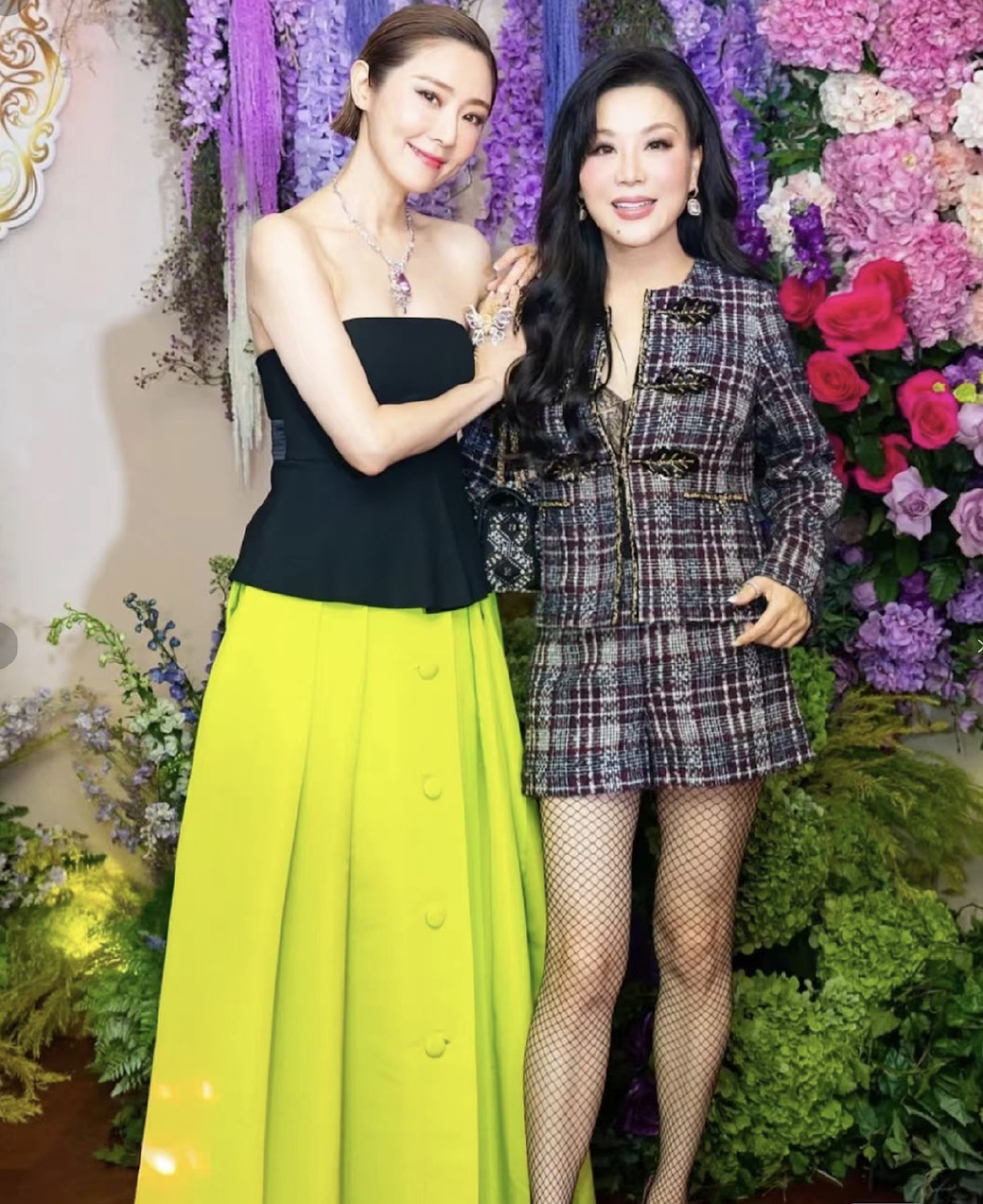 张玉珊盛装出席生日会,与名人阔太吃饭很开心,感情没着落仍单身|张玉珊|杨小娟|生日会_新浪新闻